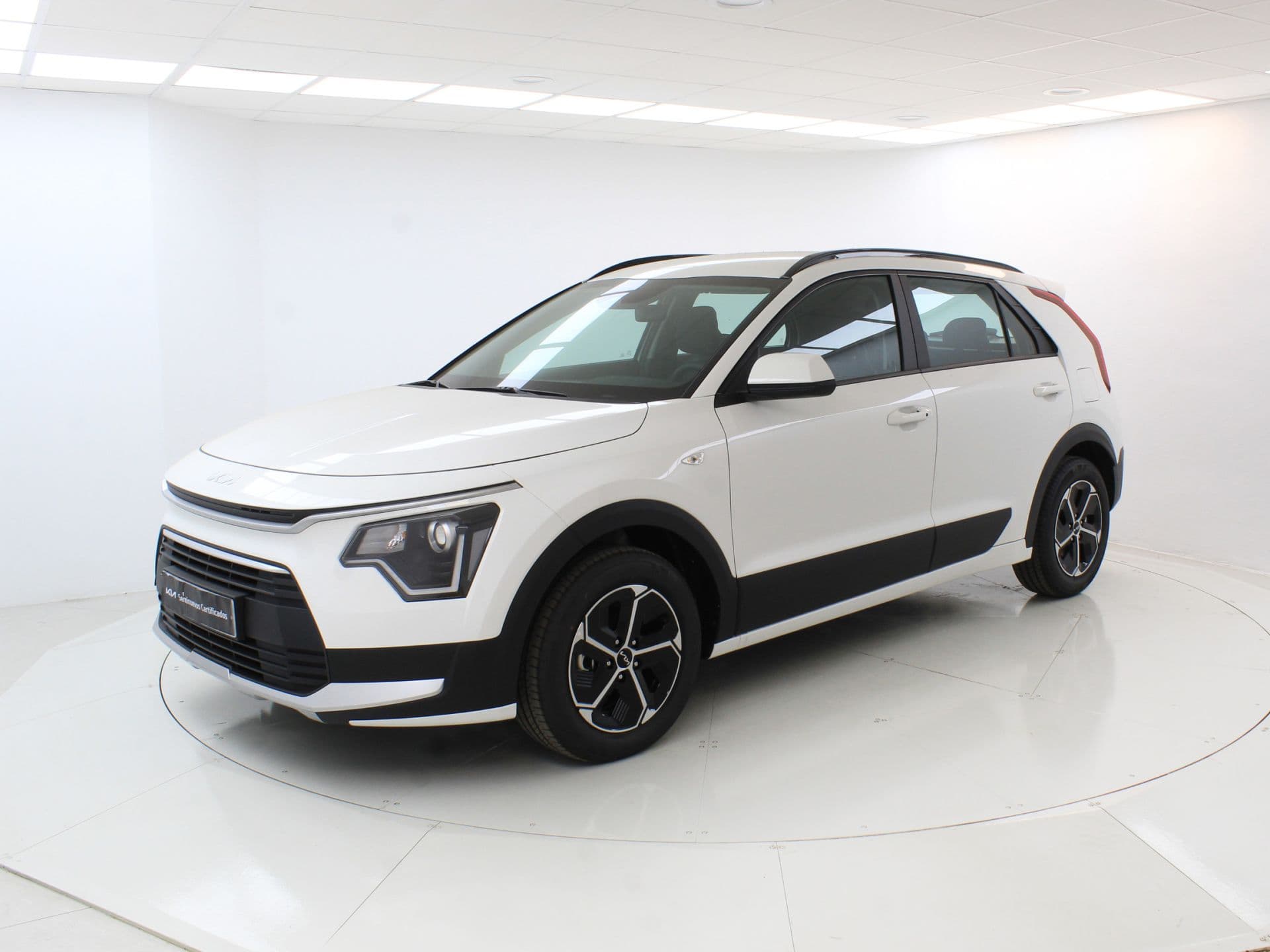 Kia Niro 1.6 GDi HEV 102kW (139CV) Concept, color Clear White (sólido), 2026, foto 2 de 8