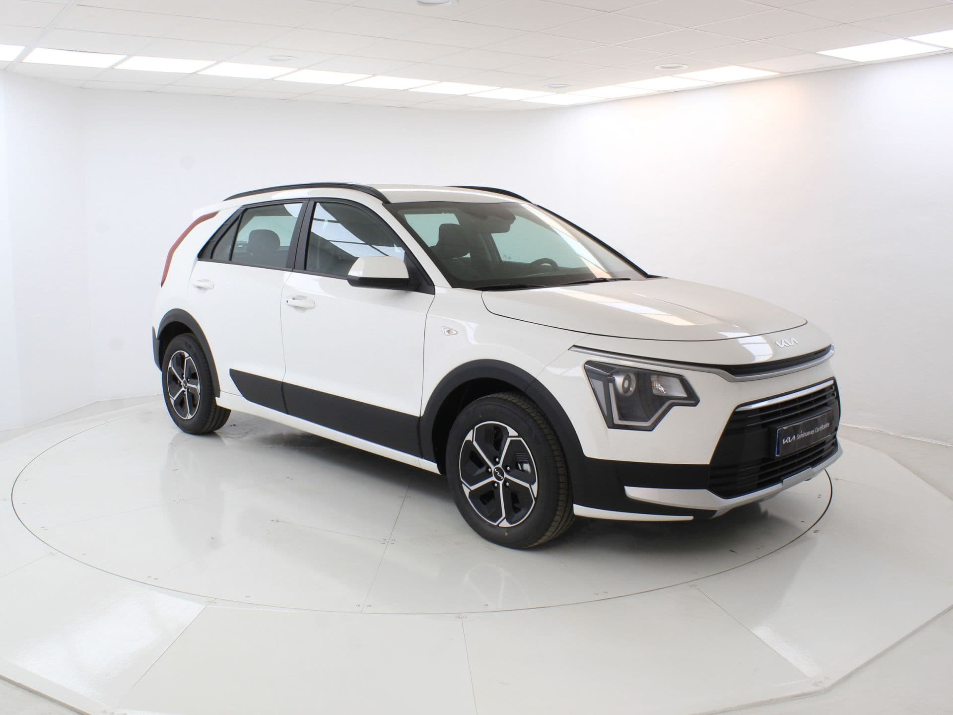 Kia Niro 1.6 GDi HEV 102kW (139CV) Concept, color Clear White (sólido), 2026, foto 7 de 8
