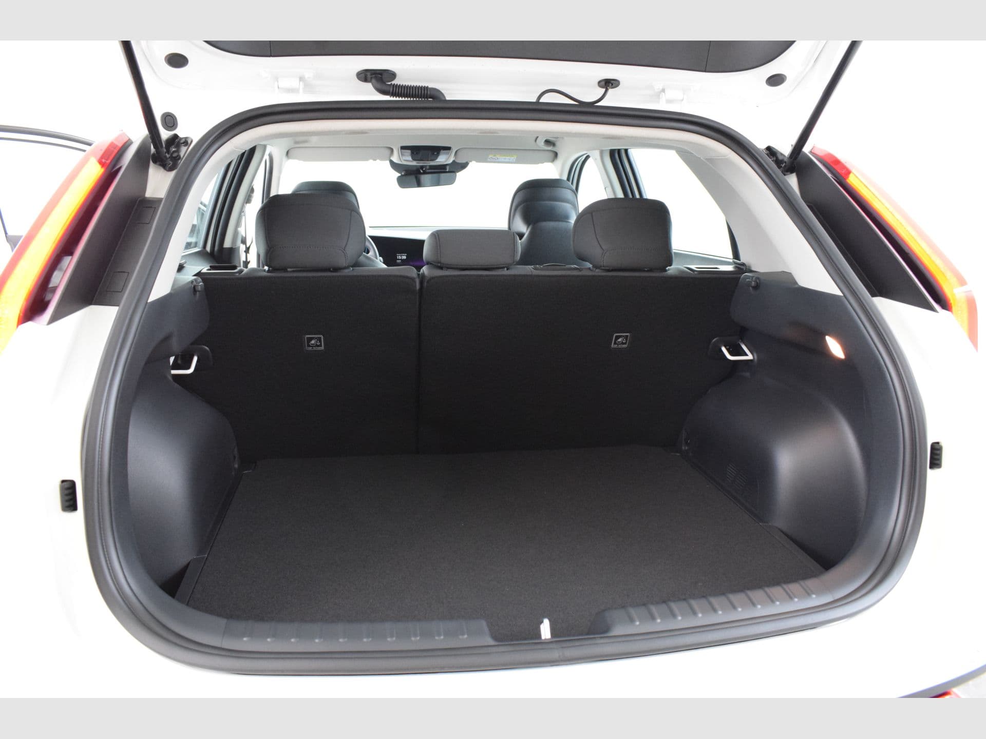 Kia Niro 1.6 GDi HEV 102kW (139CV) Concept, color Clear White (sólido), 2026, foto 8 de 8