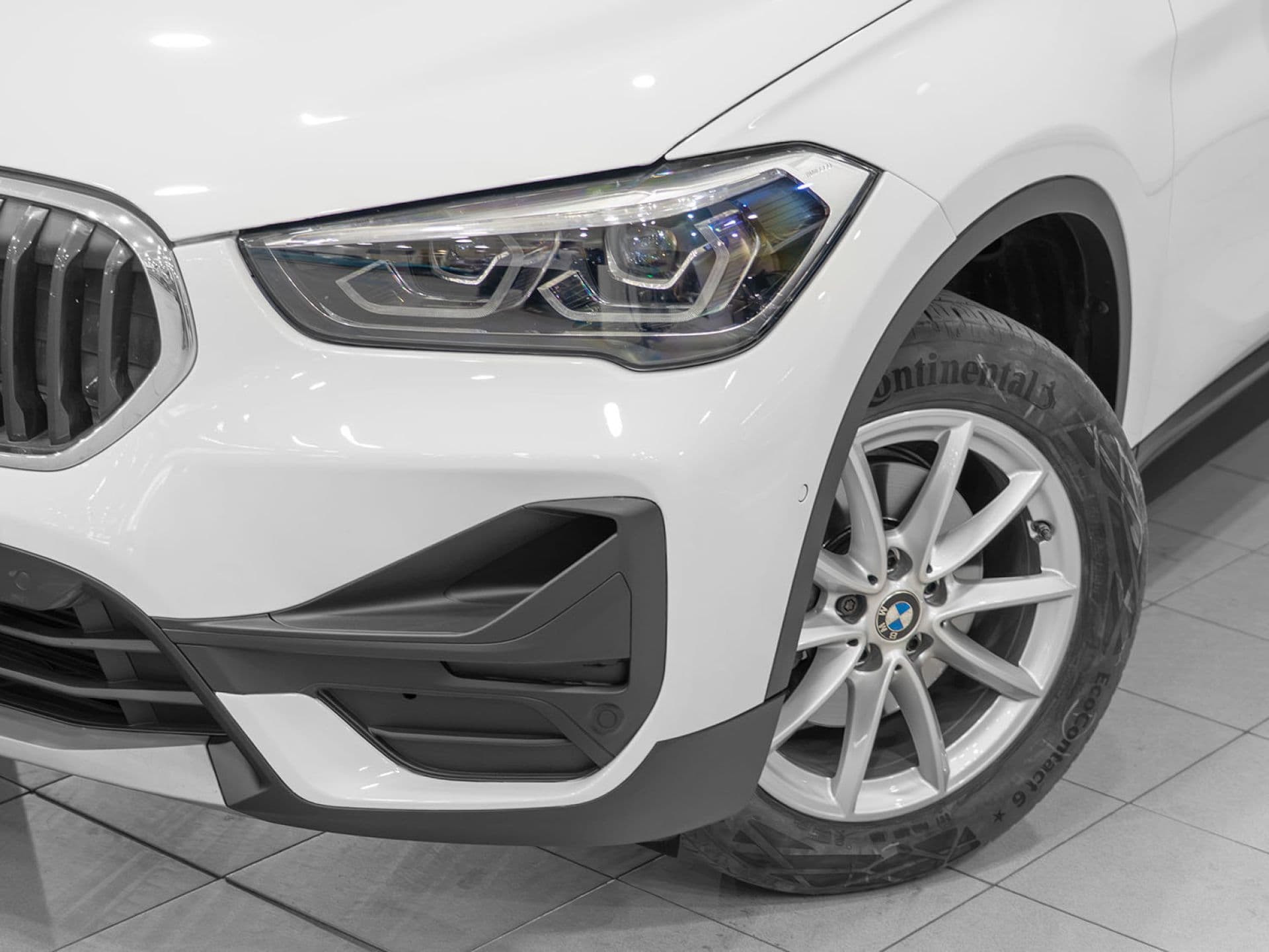BMW X1 sDrive18d Business, color Alpinweiß (sólido), 2019, foto 6 de 8