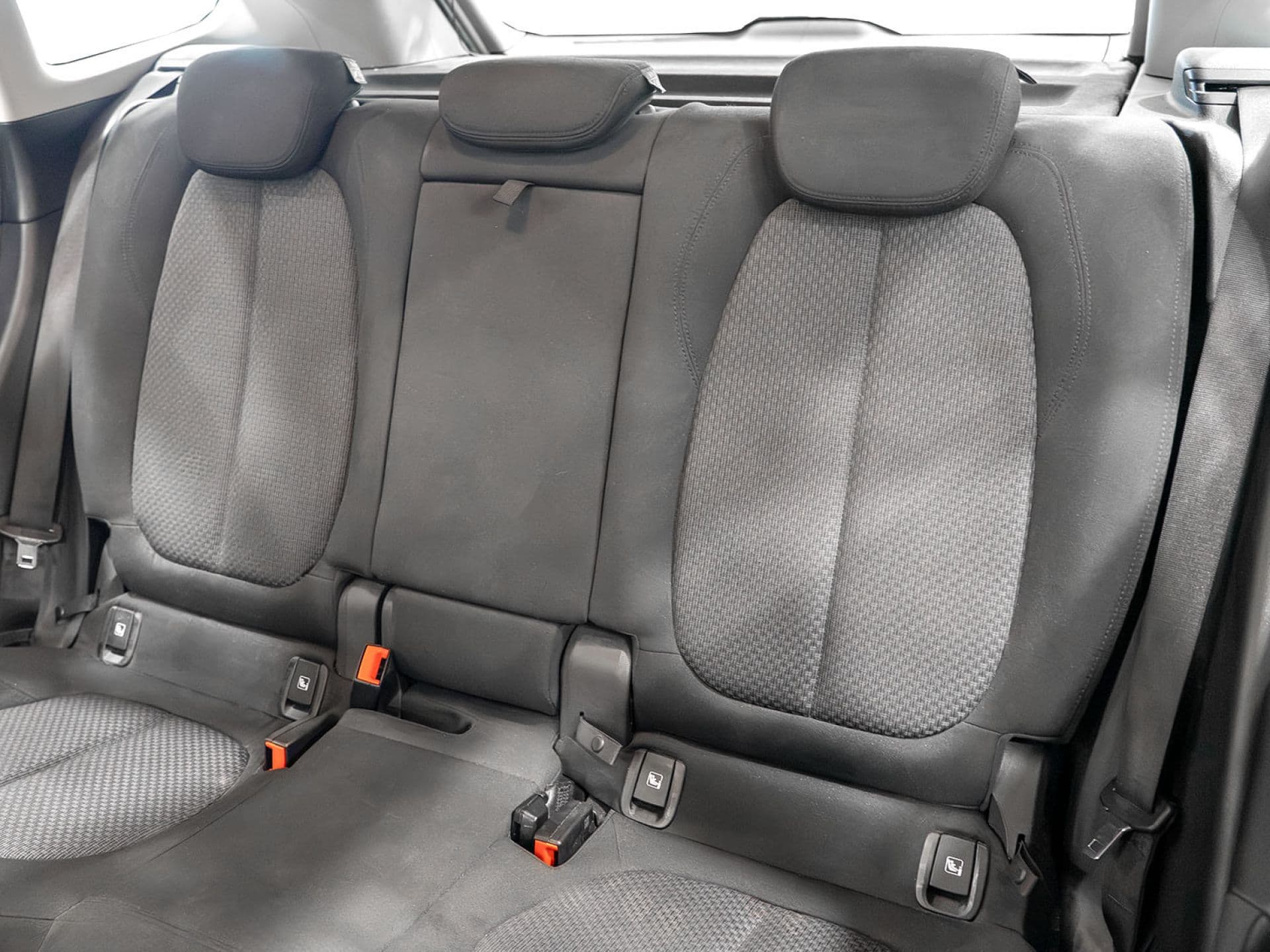 BMW X1 sDrive18d Business, color Alpinweiß (sólido), 2019, foto 9 de 12