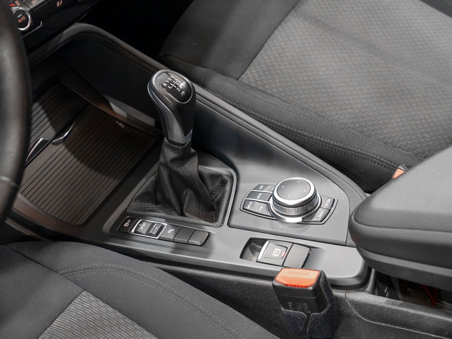 BMW X1 sDrive18d Business, color Alpinweiß (sólido), 2019, foto 12 de 12