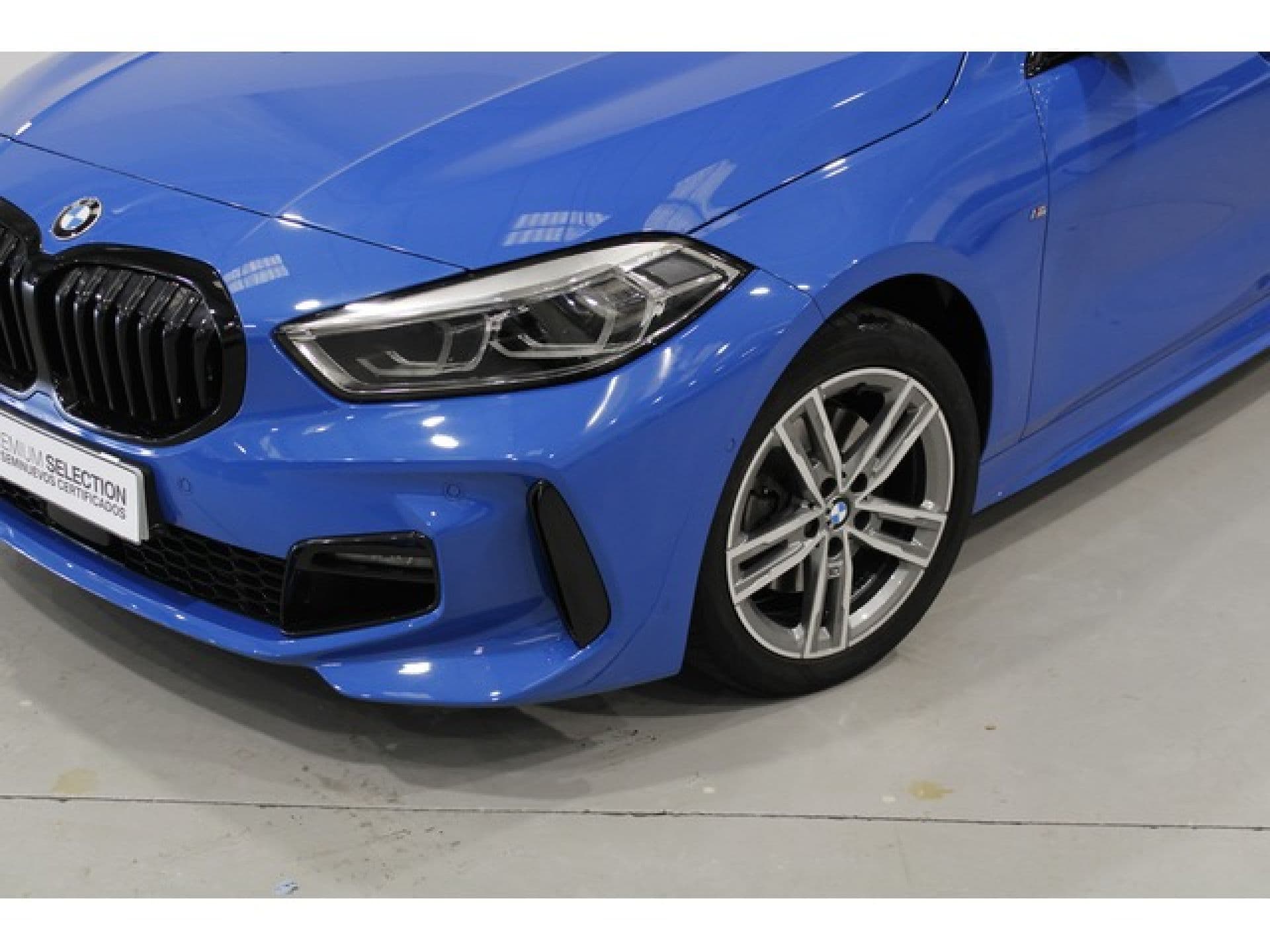 BMW Serie 1 118d, color Pintura metalizada Misano Blau, 2023, foto 6 de 8