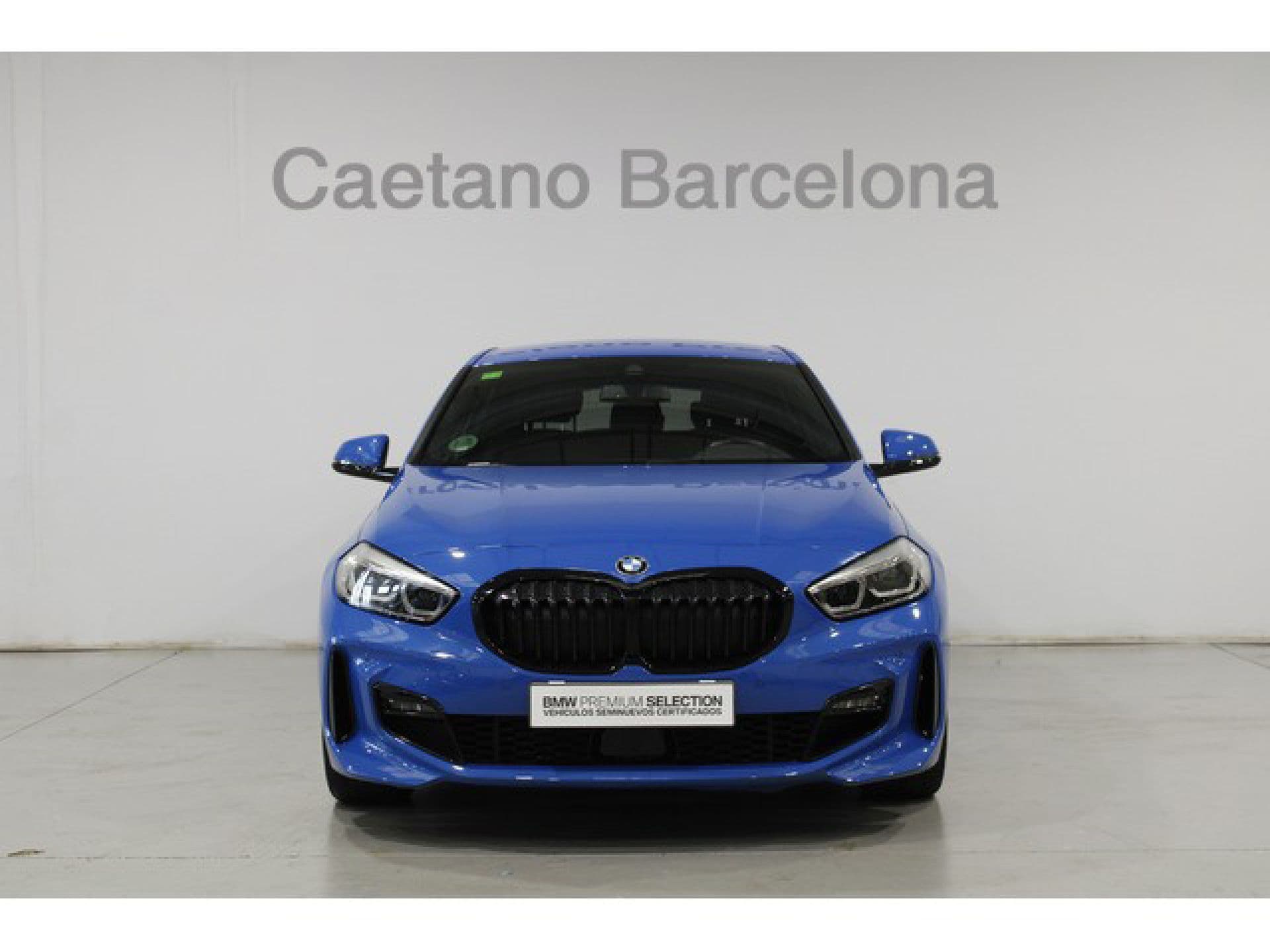 BMW Serie 1 118d, color Pintura metalizada Misano Blau, 2023, foto 2 de 8