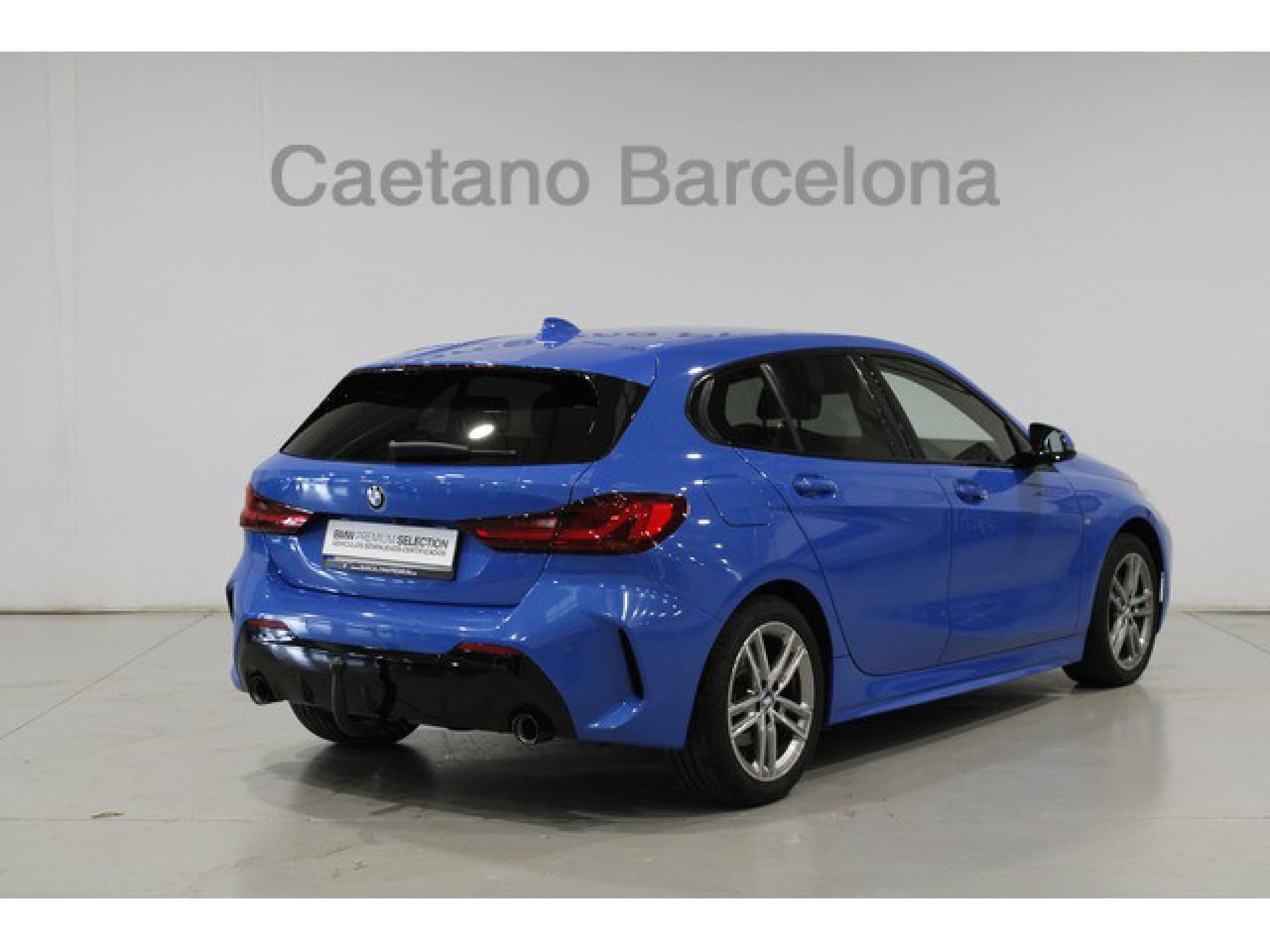 BMW Serie 1 118d, color Pintura metalizada Misano Blau, 2023, foto 4 de 8