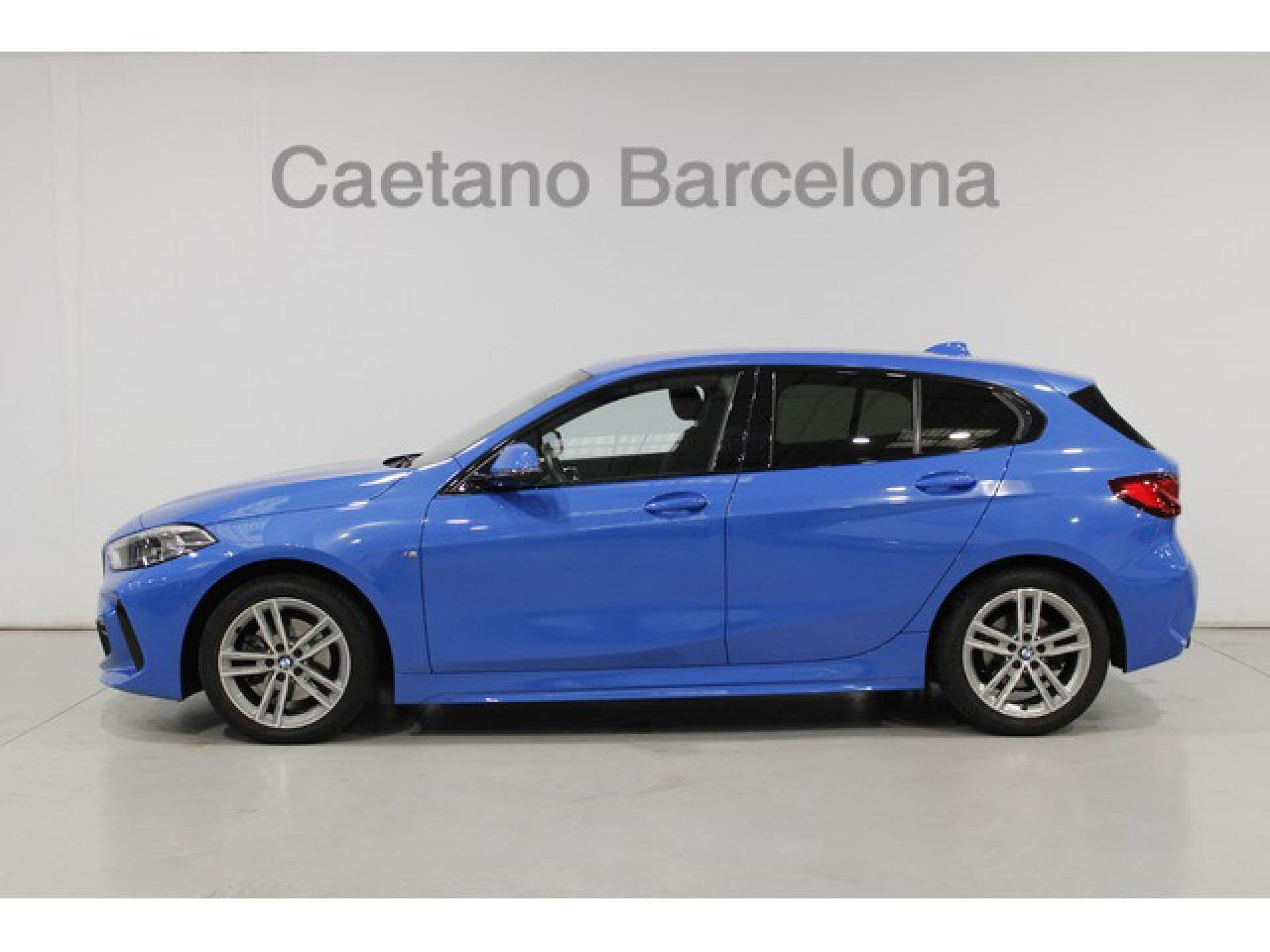 BMW Serie 1 118d, color Pintura metalizada Misano Blau, 2023, foto 3 de 8
