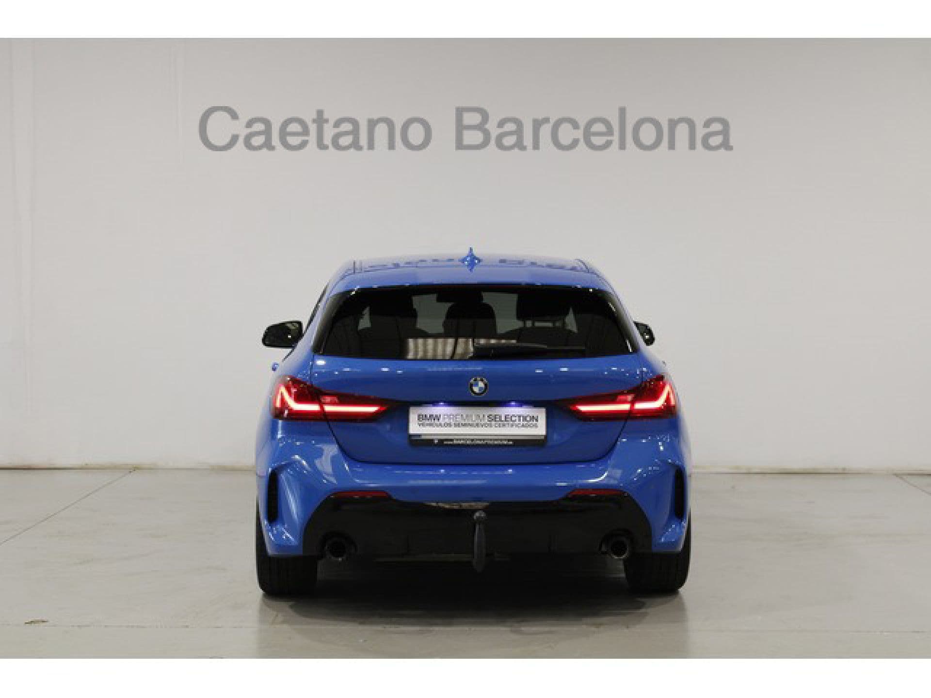 BMW Serie 1 118d, color Pintura metalizada Misano Blau, 2023, foto 5 de 8