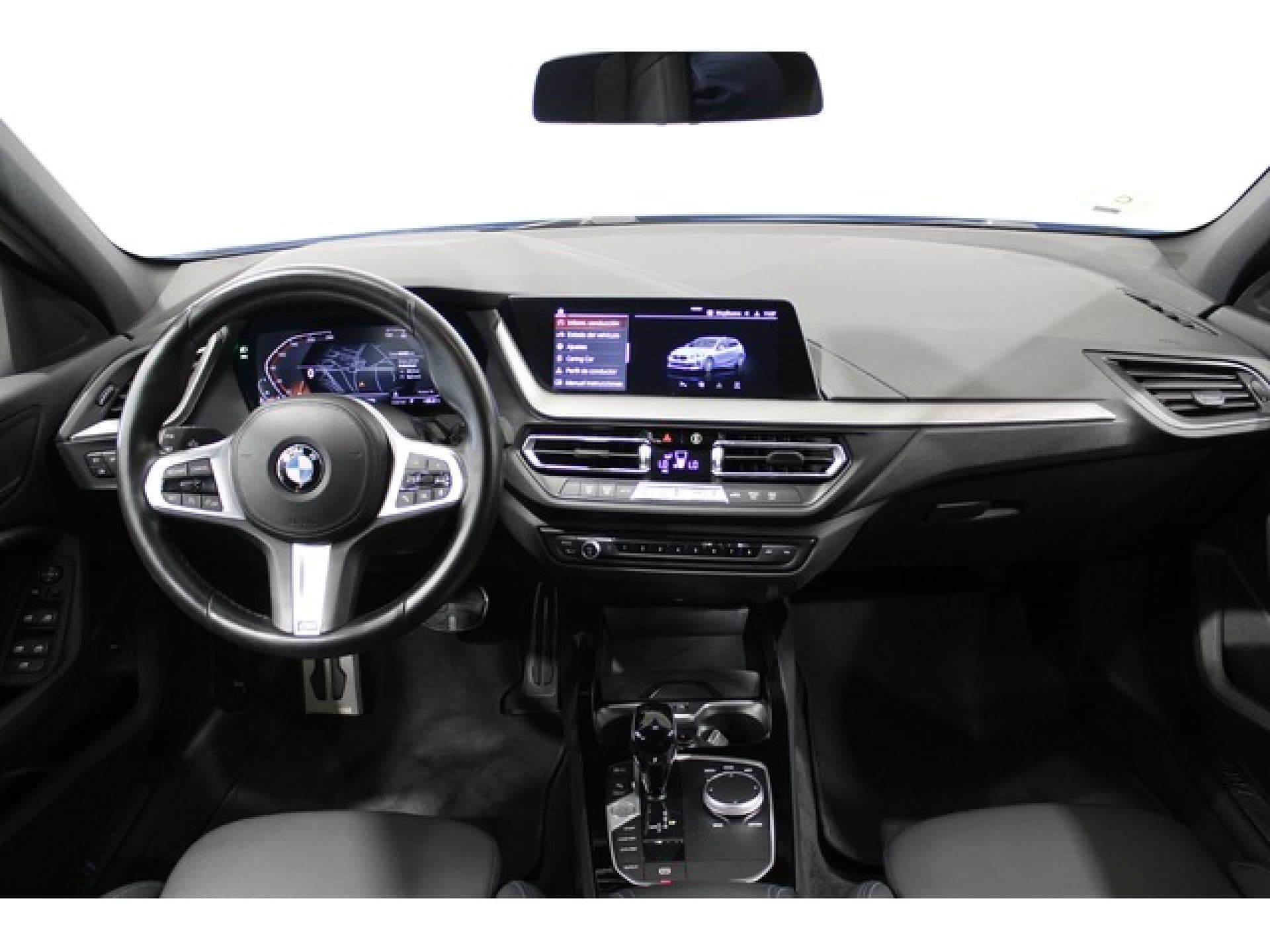 BMW Serie 1 118d, color Pintura metalizada Misano Blau, 2023, foto 7 de 8