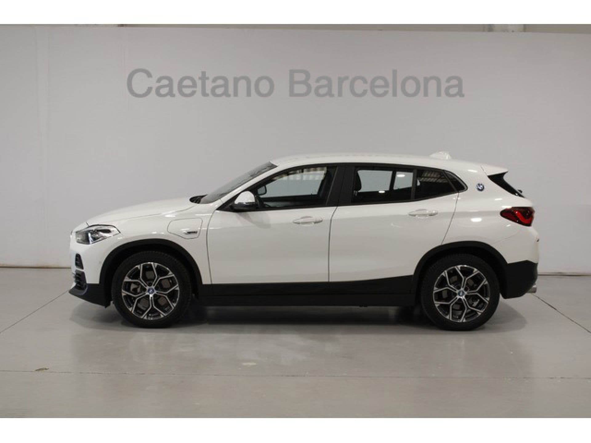BMW X2 xDrive25e Auto, color Alpinweiß (sólido), 2022, foto 3 de 8
