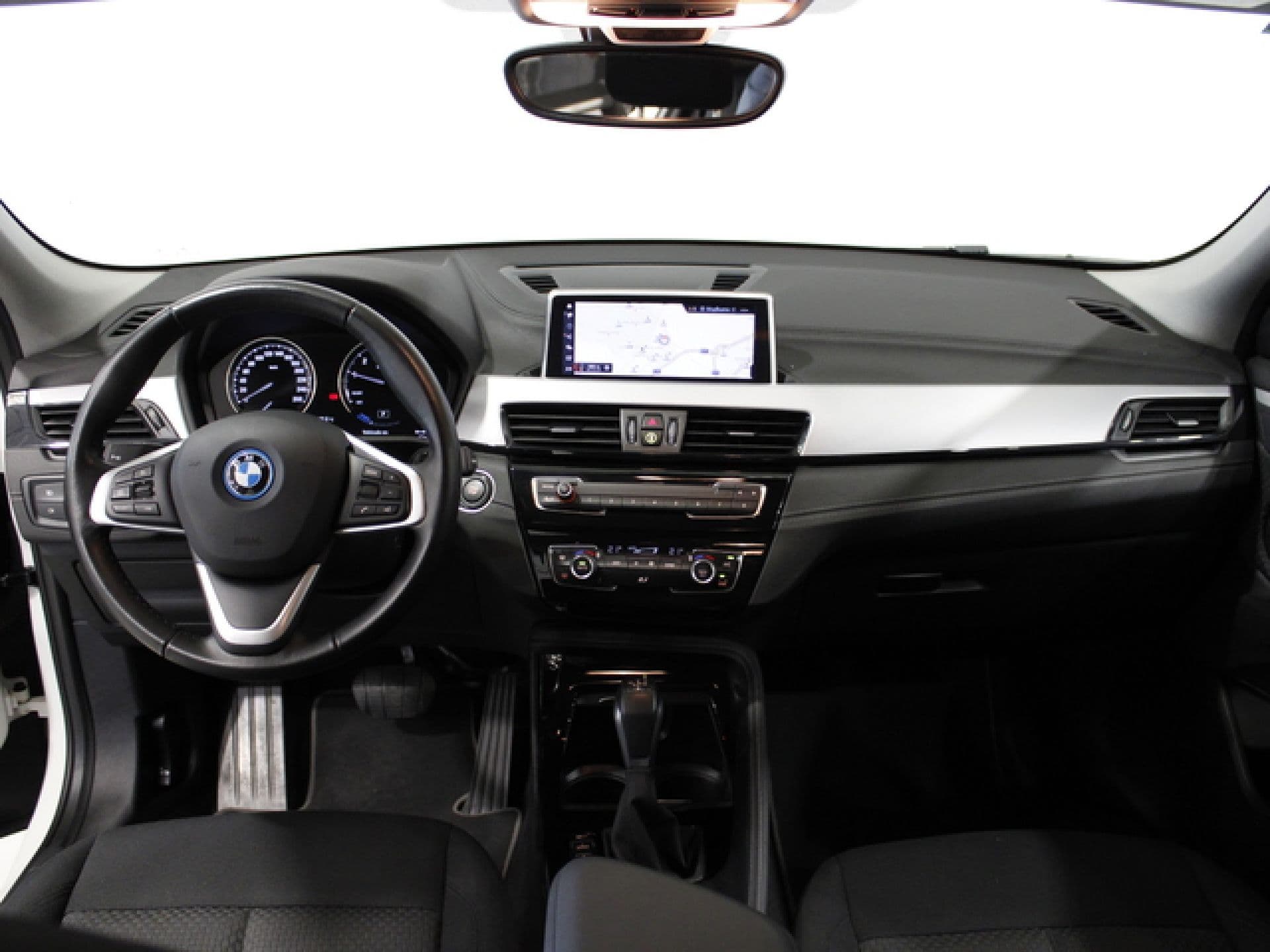 BMW X2 xDrive25e Auto, color Alpinweiß (sólido), 2022, foto 7 de 8