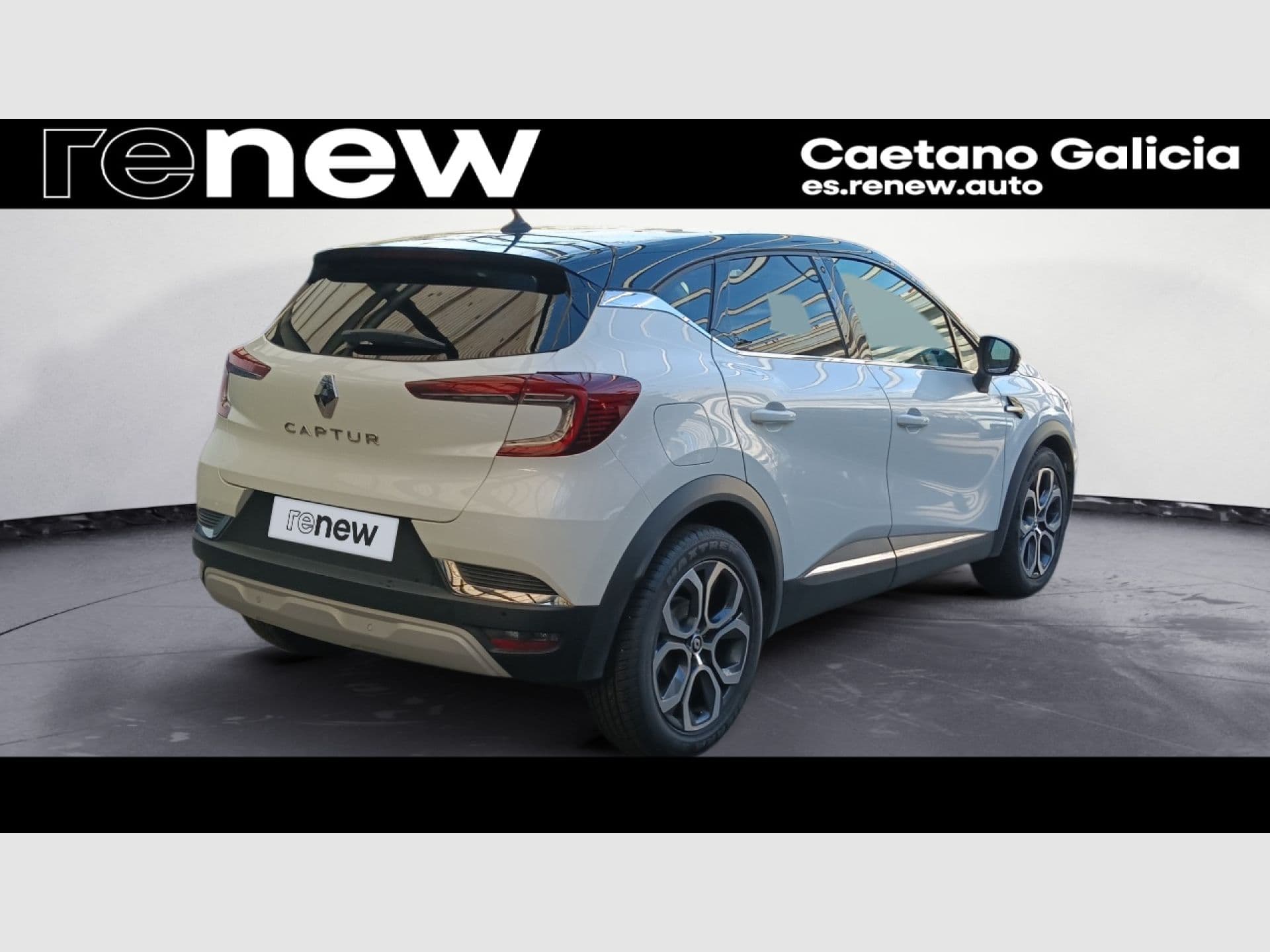 Renault Captur zen fast track TCe 103 kW (140CV) GPF, color Blanco Nacarado (metalizado) + techo negro, 2022, foto 2 de 6