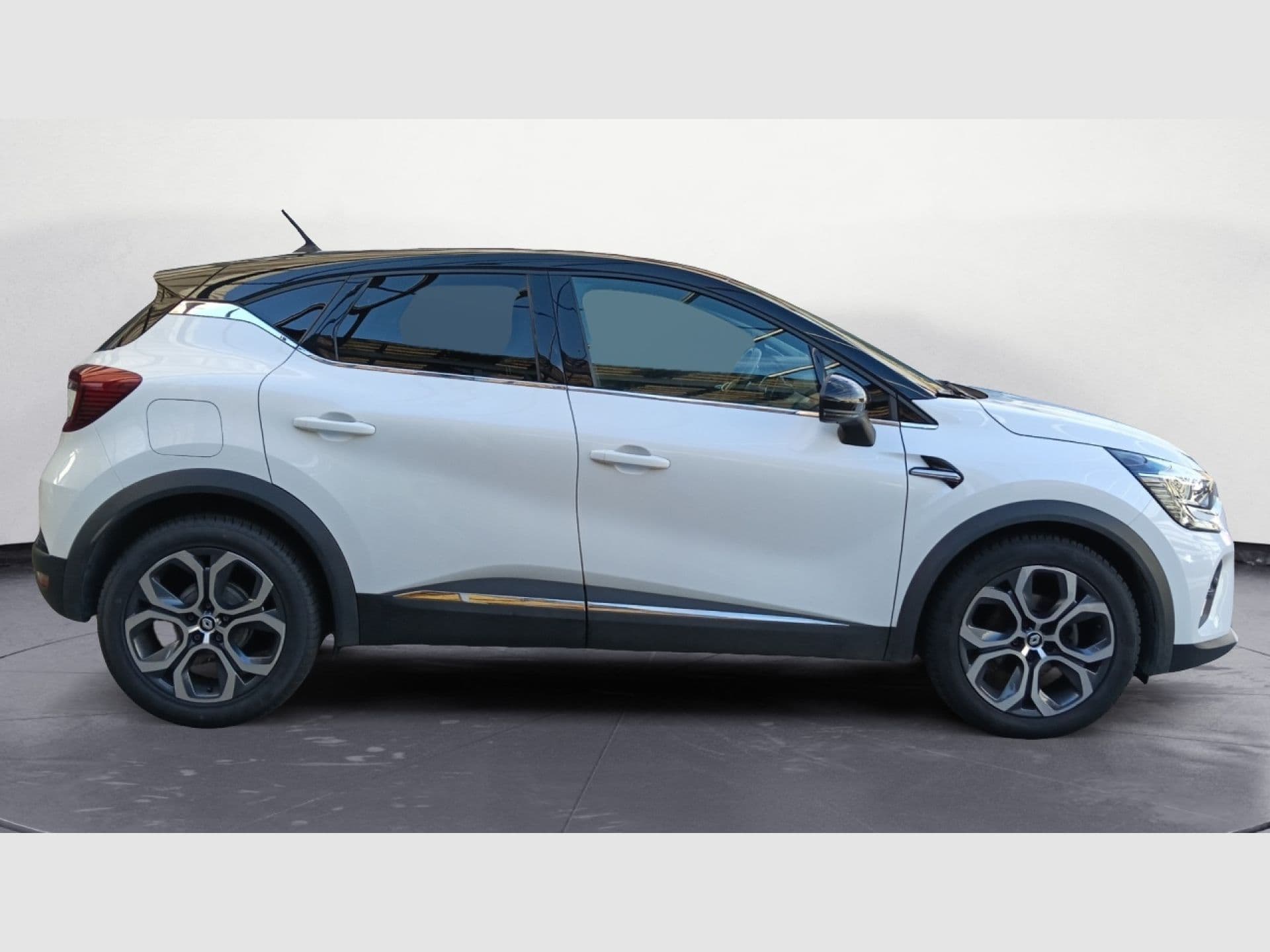 Renault Captur zen fast track TCe 103 kW (140CV) GPF, color Blanco Nacarado (metalizado) + techo negro, 2022, foto 5 de 6