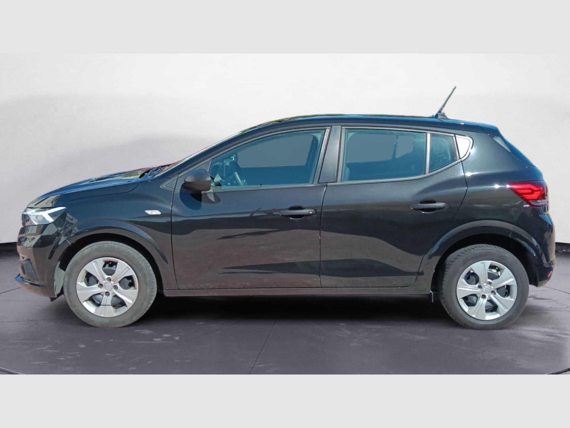 Dacia Sandero Stepway Essential 74kW (100CV) ECO-G, color Negro Nacarado (metalizado), 2024, foto 6 de 6
