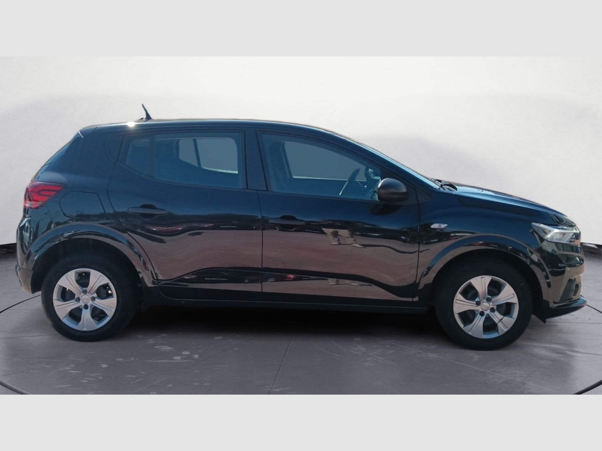 Dacia Sandero Stepway Essential 74kW (100CV) ECO-G, color Negro Nacarado (metalizado), 2024, foto 5 de 6