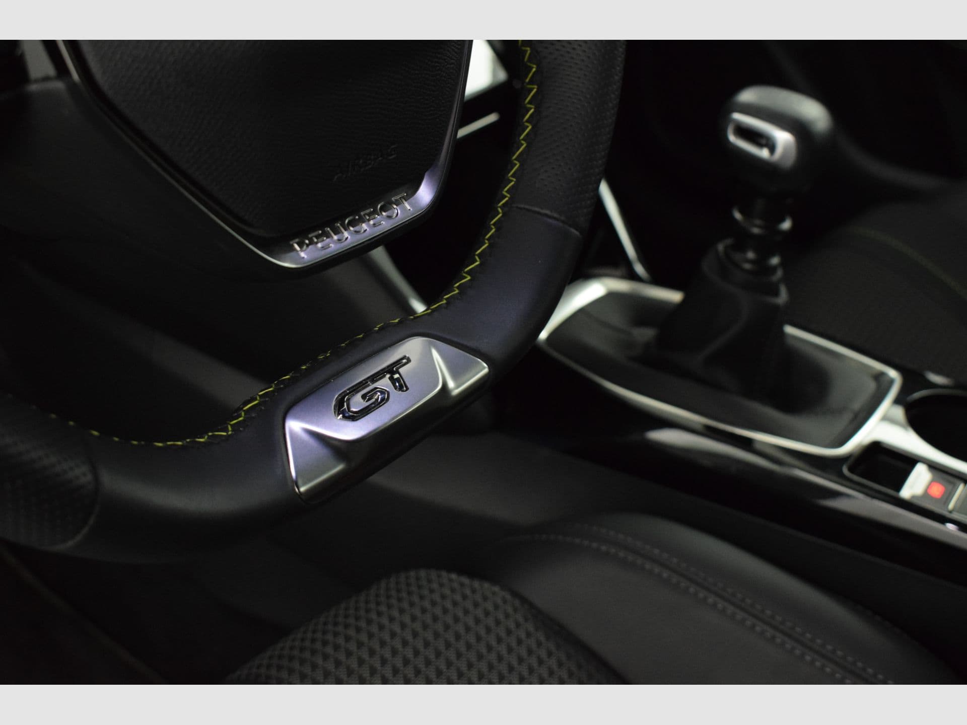 Peugeot 208 BlueHDi 73kW (100CV) GT, color Amarillo Faro (metalizado), 2022, foto 5 de 6