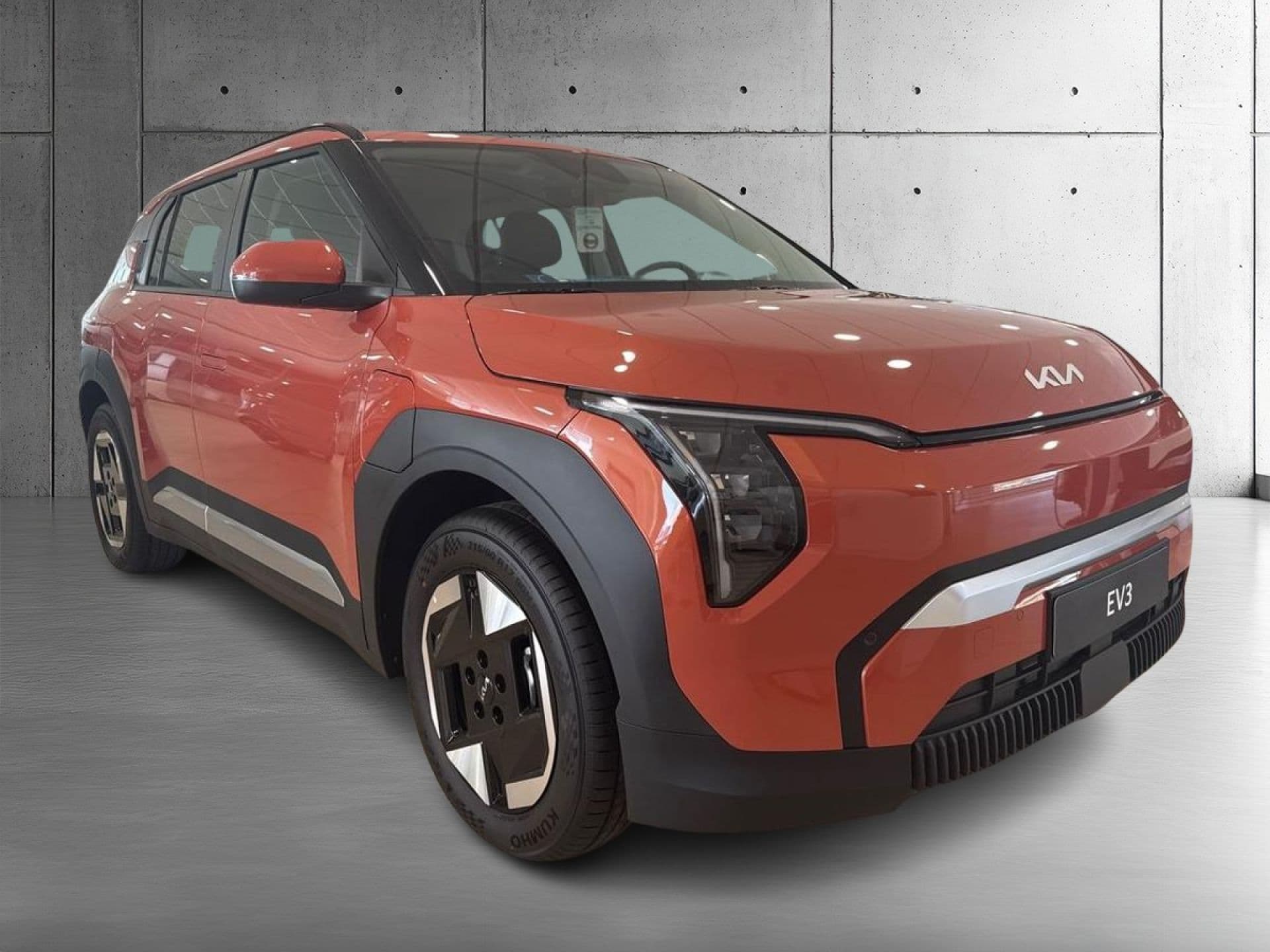 Kia EV3 Air Long Range, color Terra Cotta (metalizada), 2026, foto 1 de 8