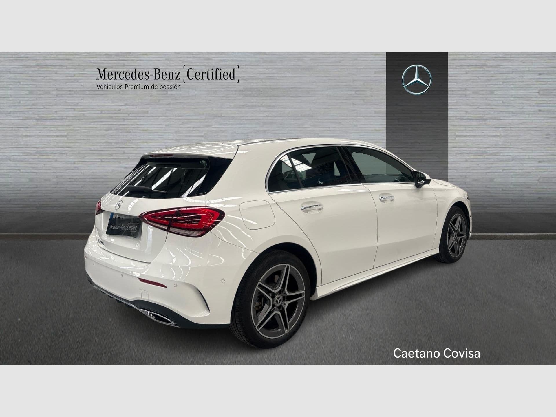 Mercedes-Benz Clase A Sedán A 250 e, color Blanco polar, 2022, foto 2 de 8