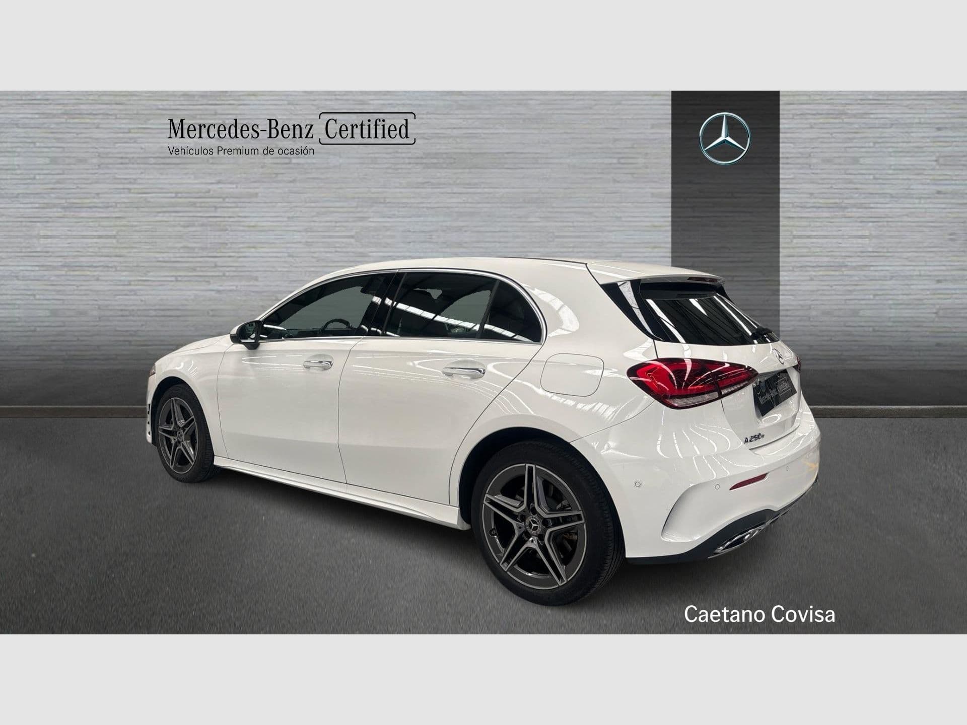 Mercedes-Benz Clase A Sedán A 250 e, color Blanco polar, 2022, foto 4 de 8