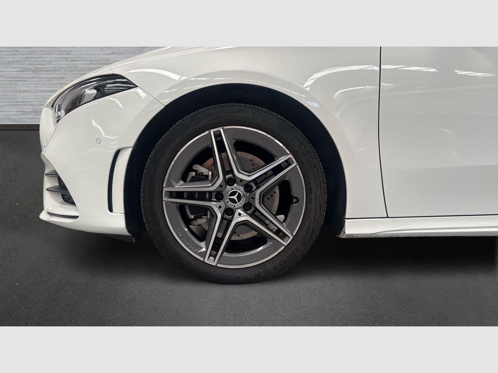 Mercedes-Benz Clase A Sedán A 250 e, color Blanco polar, 2022, foto 5 de 8