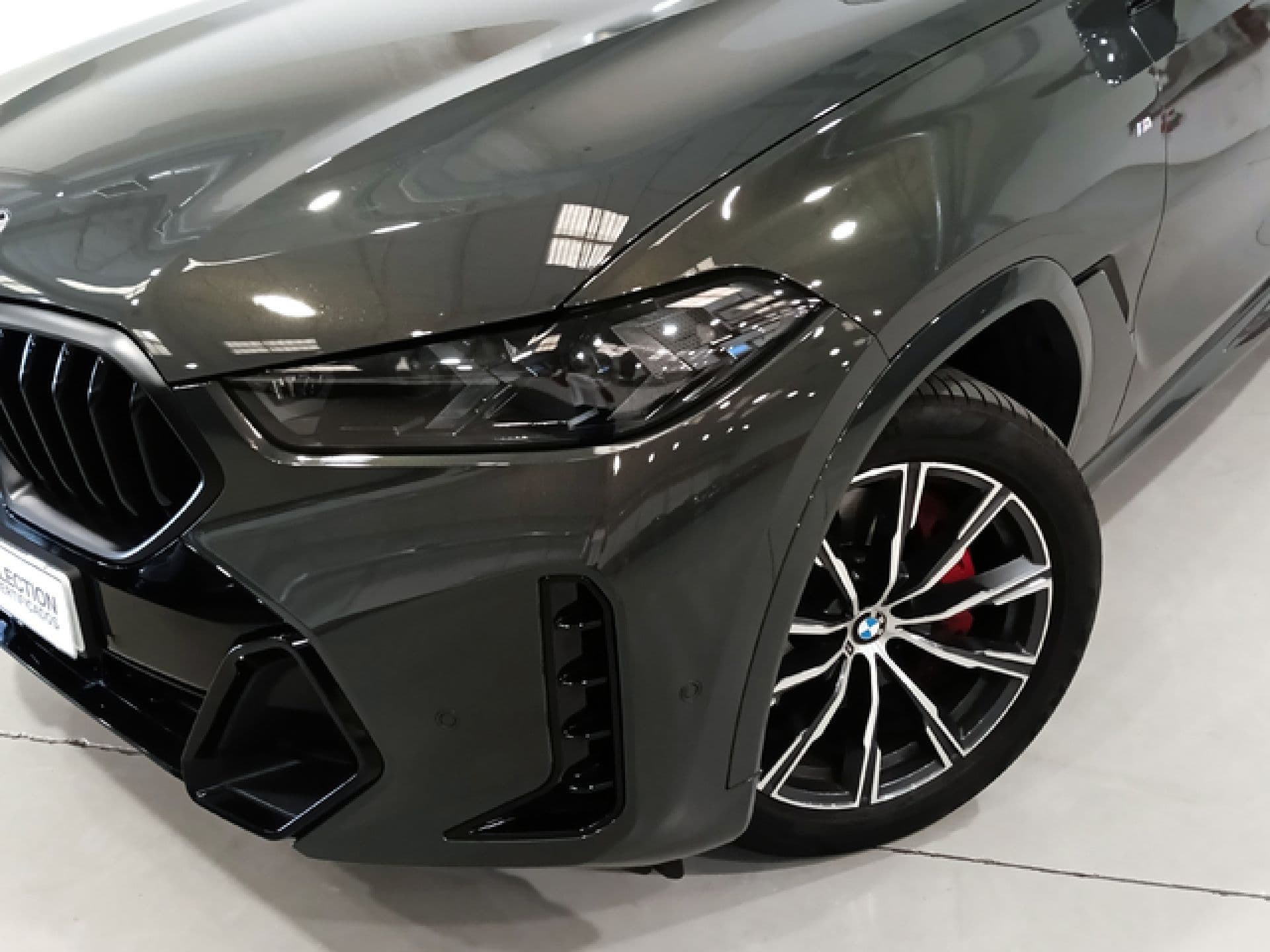 BMW X6 xDrive40d M Sport, color BMW Individual Dravit Grey (metalizado), 2025, foto 6 de 8