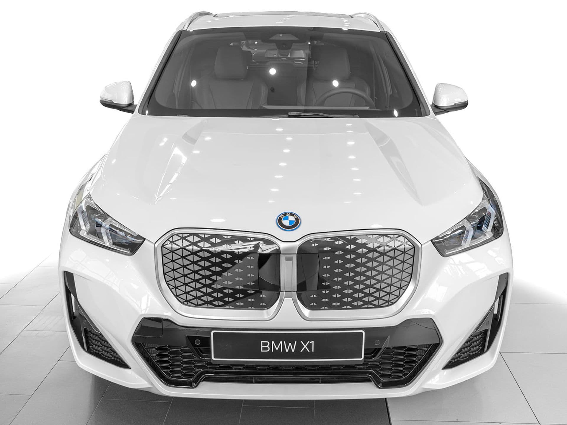 BMW iX1 xDrive30, color Mineralweiß (metalizado), 2026, foto 2 de 12