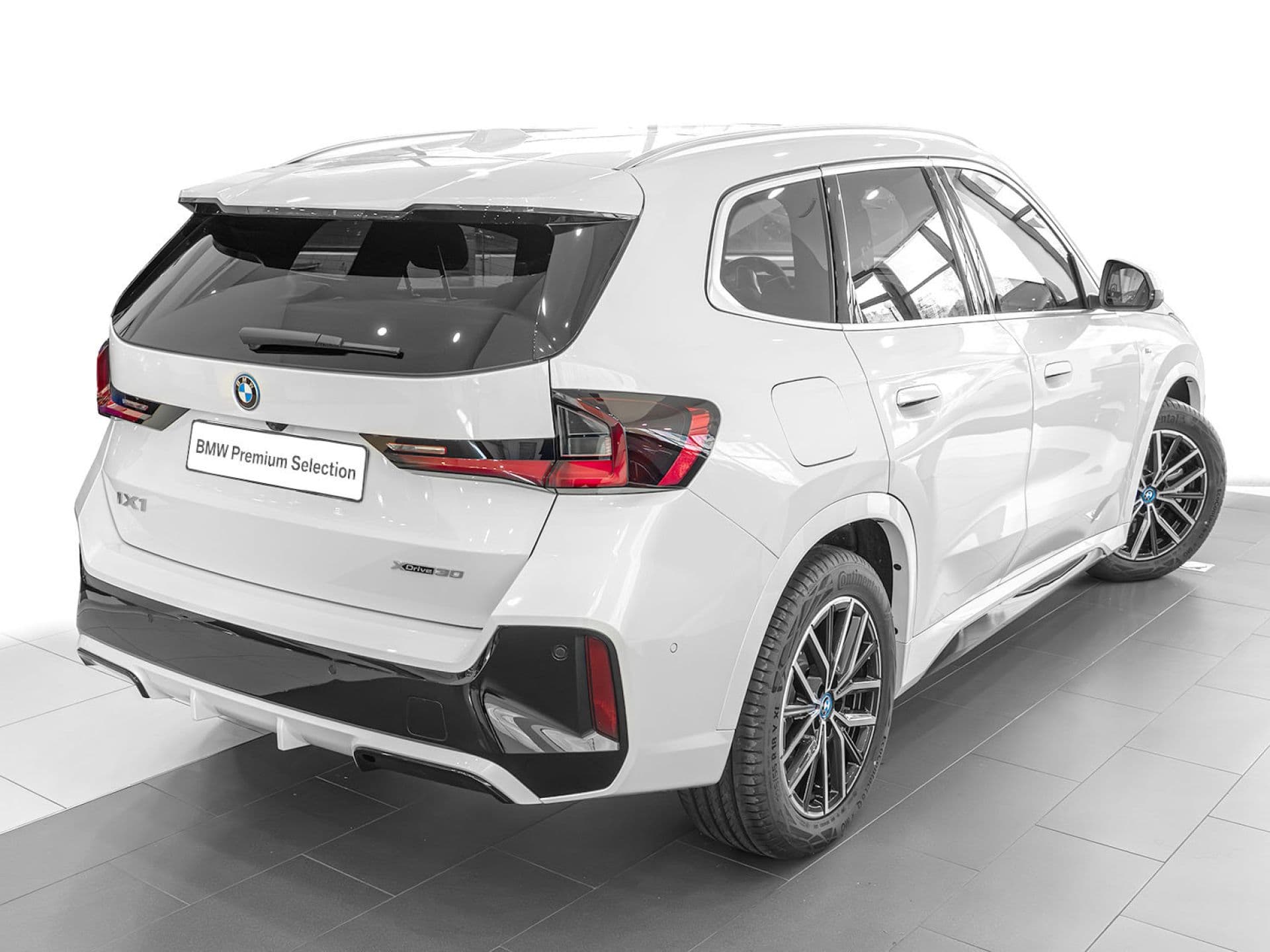 BMW iX1 xDrive30, color Mineralweiß (metalizado), 2026, foto 4 de 12