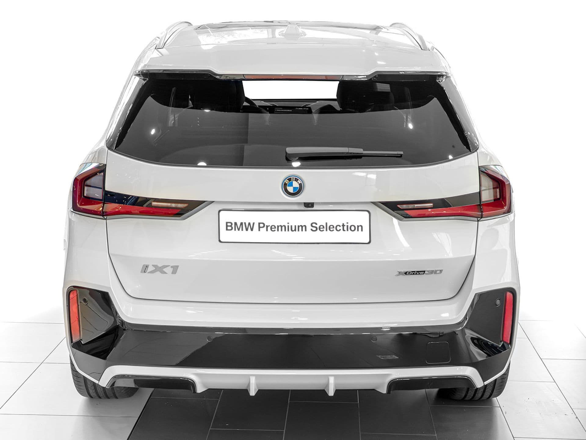 BMW iX1 xDrive30, color Mineralweiß (metalizado), 2026, foto 5 de 12