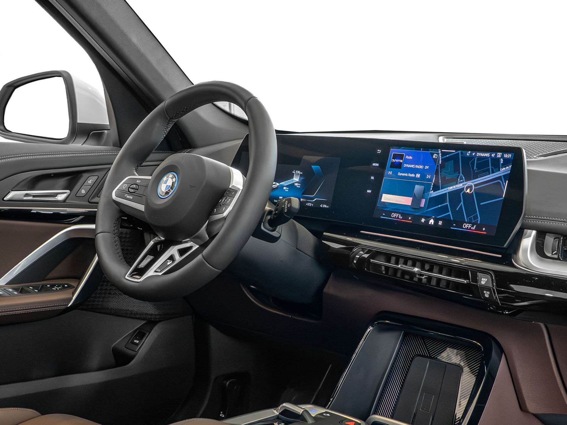 BMW iX1 xDrive30, color Mineralweiß (metalizado), 2026, foto 8 de 12