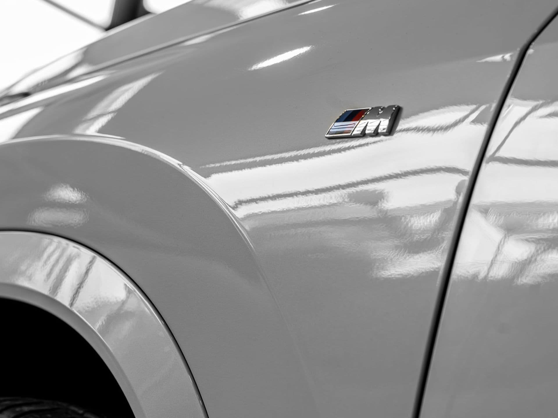 BMW iX1 xDrive30, color Mineralweiß (metalizado), 2026, foto 12 de 12