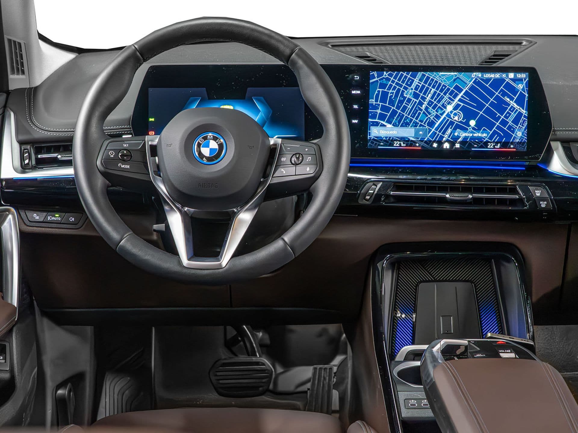 BMW iX1 eDrive20, color Sanremo Green (metalizado), 2026, foto 7 de 12