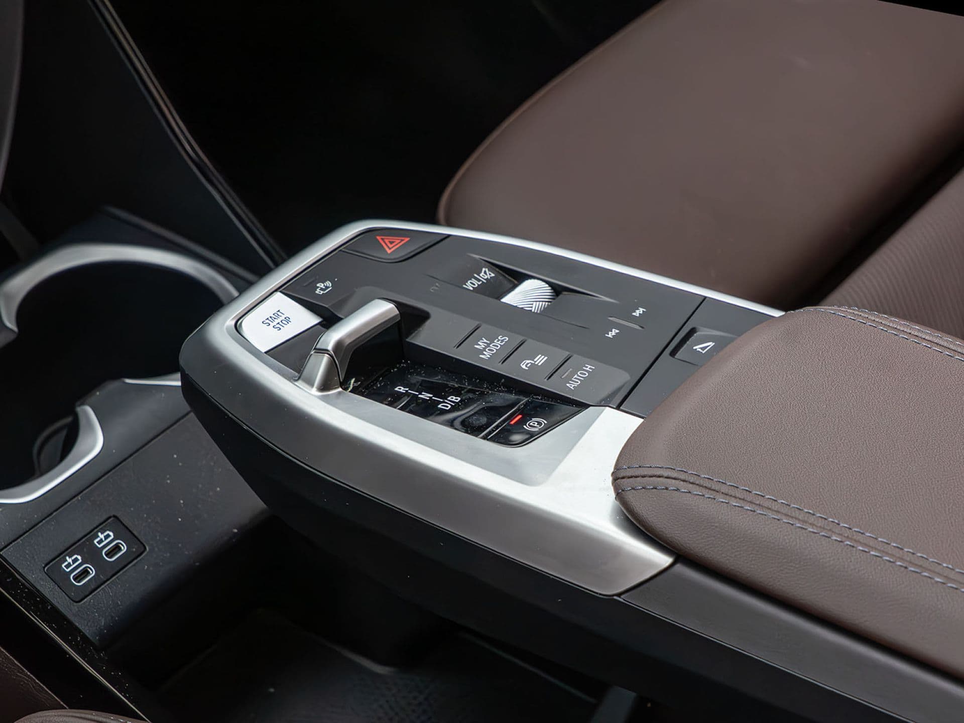 BMW iX1 eDrive20, color Sanremo Green (metalizado), 2026, foto 12 de 12