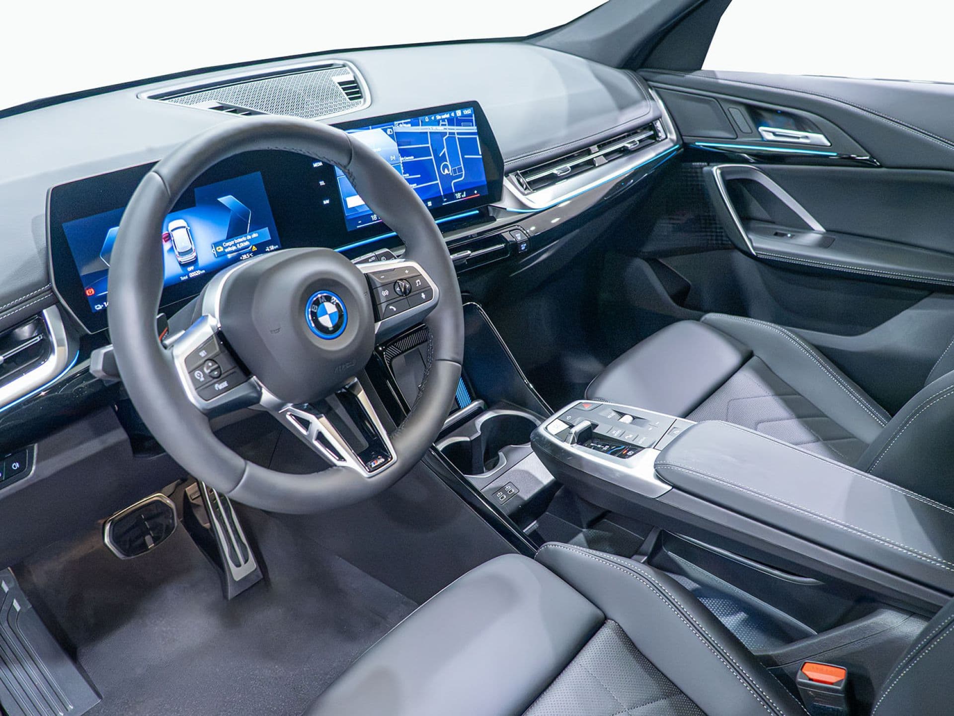 BMW iX1 eDrive20, color Spacesilber (metalizado), 2026, foto 12 de 12