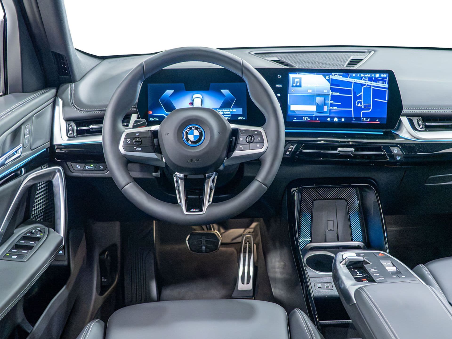 BMW iX1 eDrive20, color Spacesilber (metalizado), 2026, foto 7 de 12