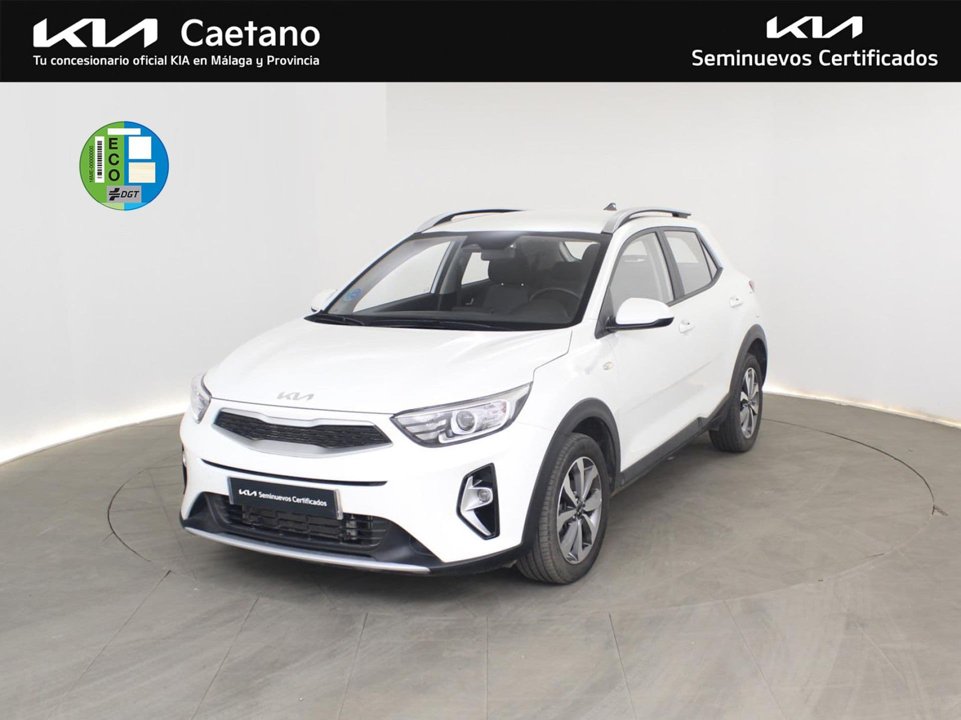 Kia Stonic de ocasión en Clear White, foto de una unidad en stock