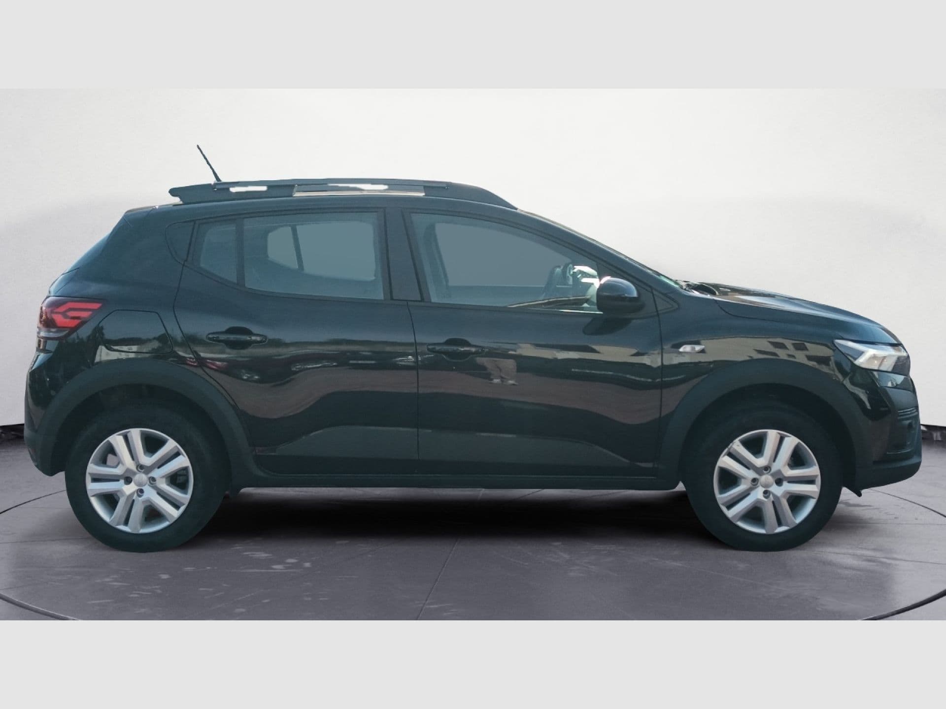 Dacia Sandero Expression TCe 67kW (90CV), color Negro Nacarado (metalizado), 2023, foto 5 de 6