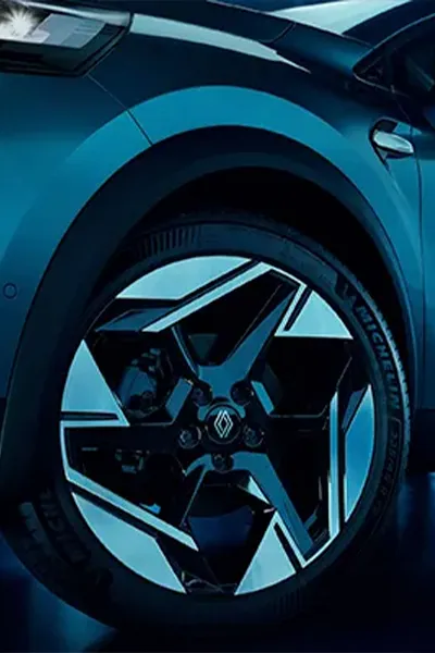 Foto detalle de la rueda del Renault Symbioz en formato Banner