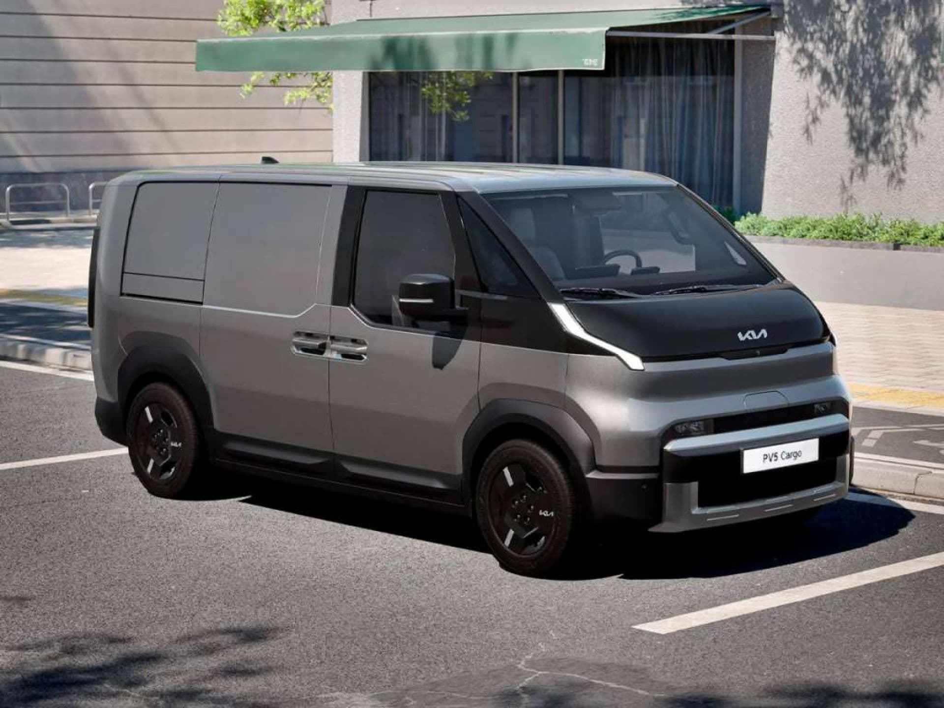 Kia PV5 Cargo gris aparcado en una calle