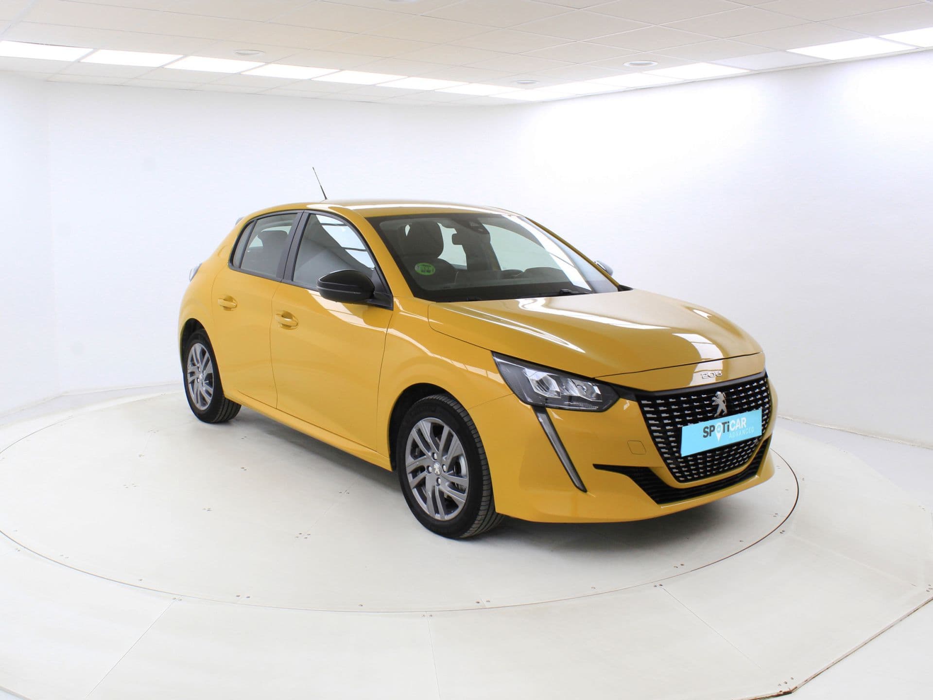 Peugeot 208 BlueHDi 73kW (100CV) Active Pack, color Amarillo Faro (metalizado), 2022, foto 4 de 6