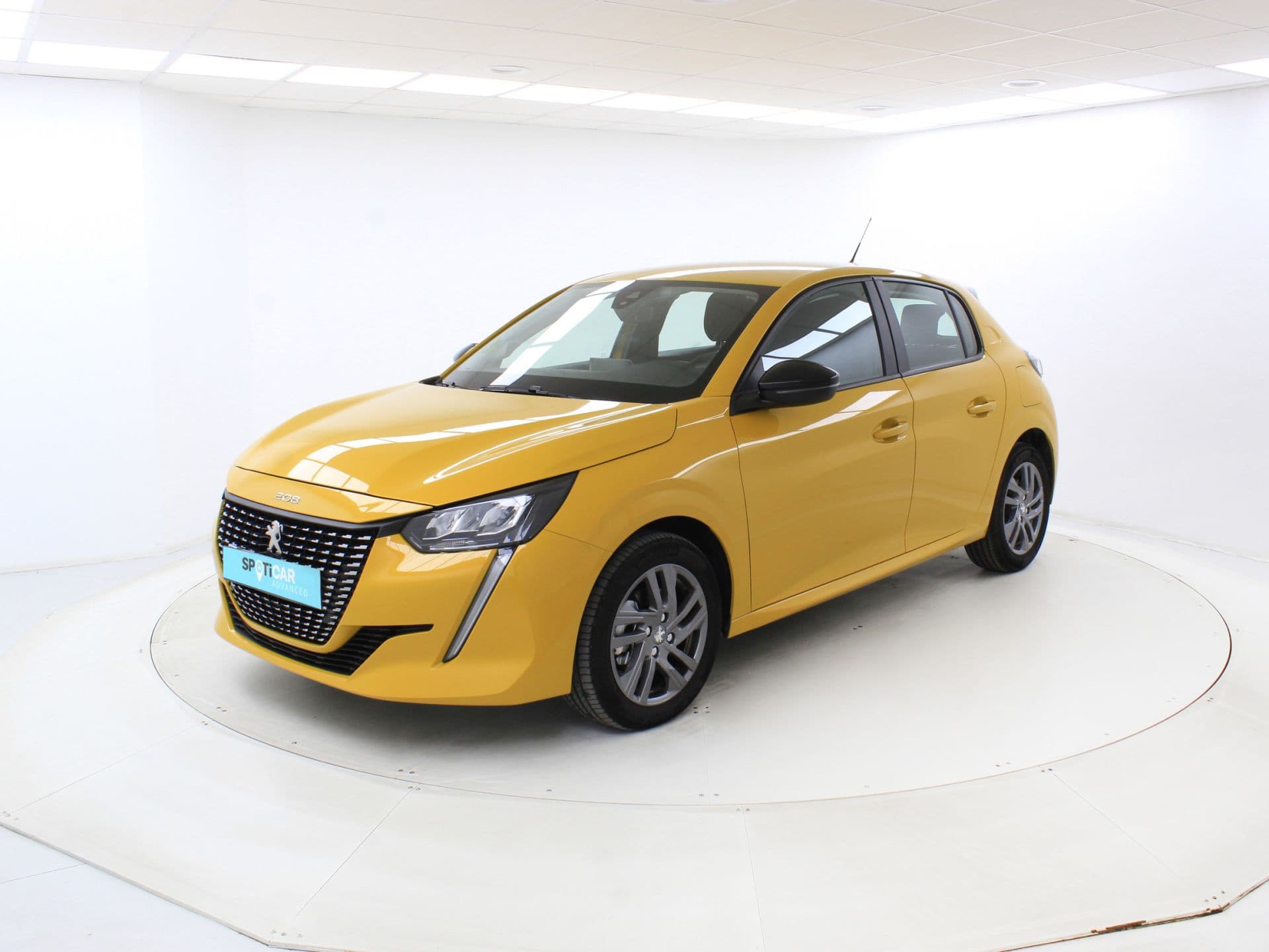 Peugeot 208 BlueHDi 73kW (100CV) Active Pack, color Amarillo Faro (metalizado), 2022, foto 2 de 6