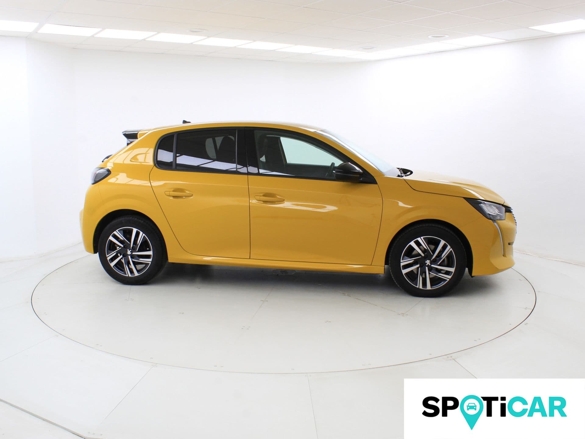 Peugeot 208 PureTech 73kW (100CV) Allure Pack, color Amarillo Faro (metalizado), 2022, foto 5 de 6
