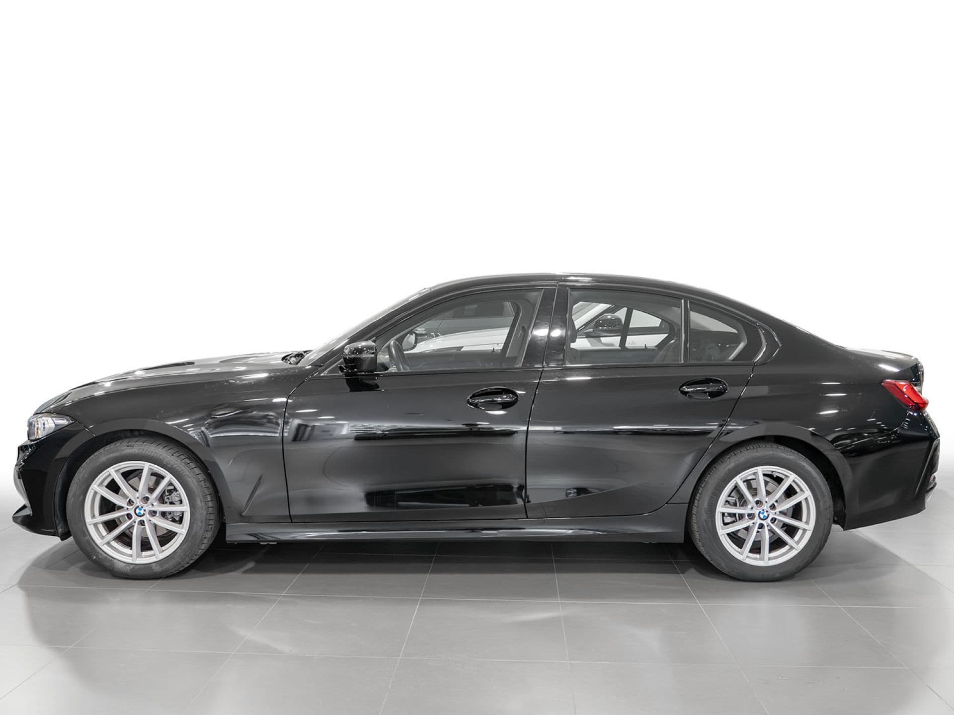 BMW Serie 3 318d Auto., color Negro (sólido), 2022, foto 3 de 8
