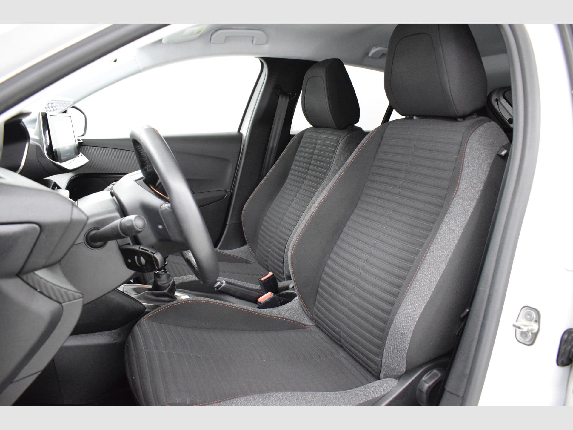 Peugeot 208 PureTech 73kW (100CV) Active Pack, color Rojo Elixir (especial), 2022, foto 3 de 6