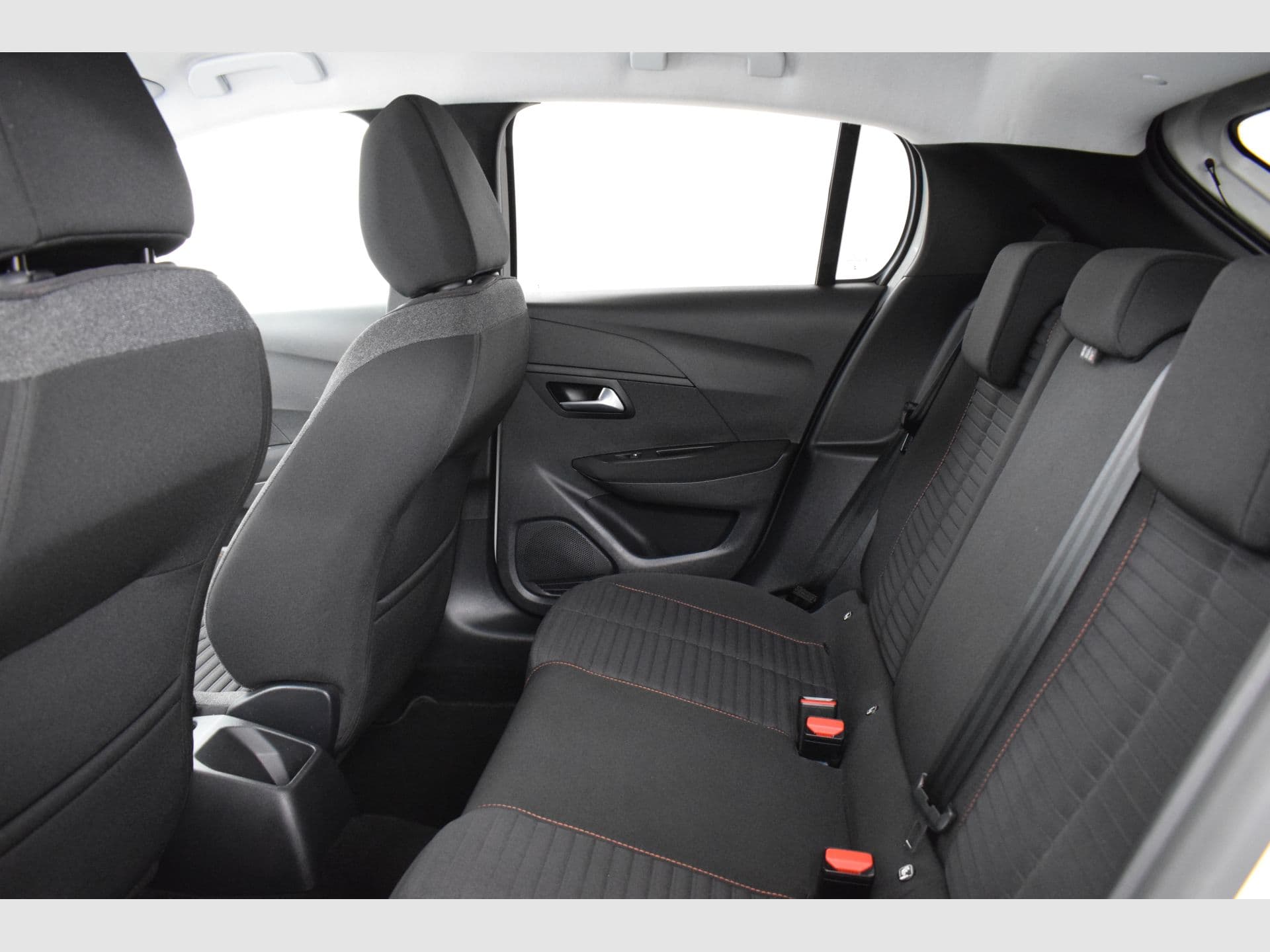 Peugeot 208 PureTech 73kW (100CV) Active Pack, color Rojo Elixir (especial), 2022, foto 4 de 6