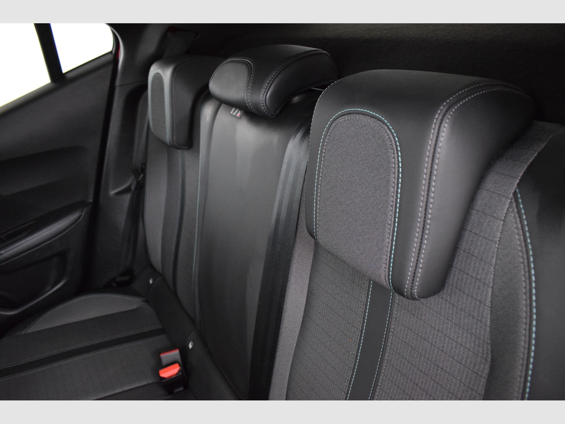 Peugeot 2008 Allure Pack Puretech 130 S&S EAT8, color Orange Fusion (metalizado), 2021, foto 5 de 6