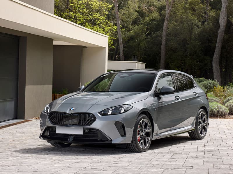 BMW Serie 1 M Sport gris, vista frontal tres cuartos