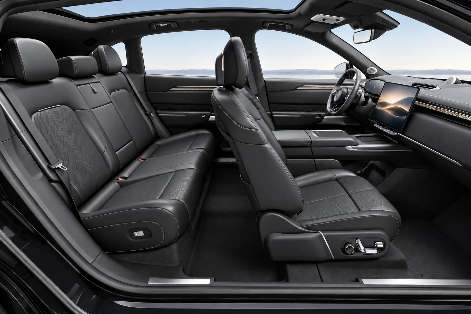 Interior del Zeekr 7X con asientos de cuero y techo panorámico