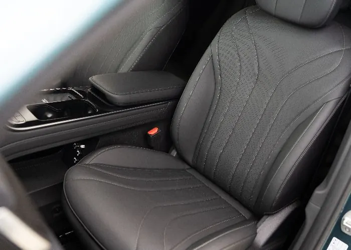 Interior del LEPAS L8: materiales que se notan