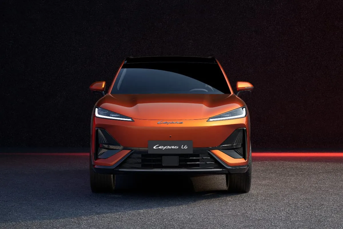 LEPAS L6 100 % eléctrico en naranja, vista frontal