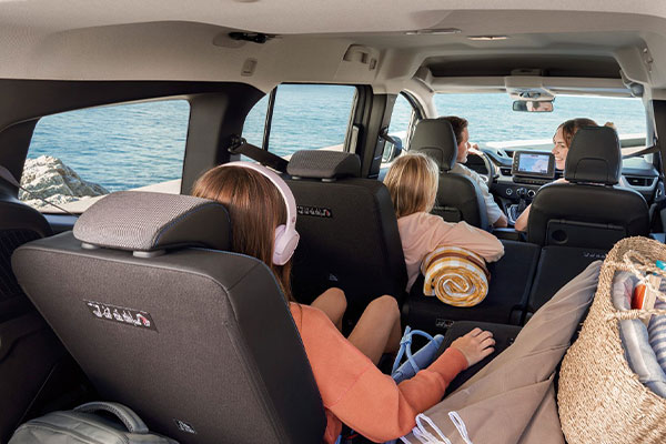 townstar-combi-interior interior nissan townstar combi