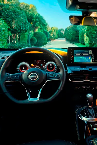 Foto del interior del Nissan Juke con vista al volante